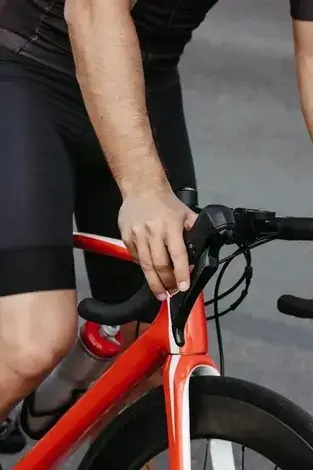 Велосипед и экипировка для тренировок