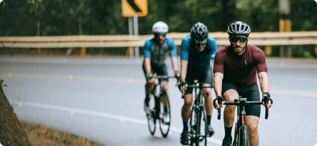 Велосипедист на весеннем заезде